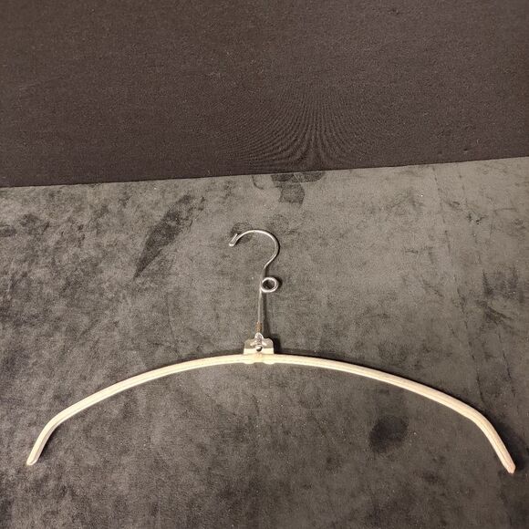 NON-SLIP STEEL 16" WIRE HANGER WITH RUBBER LAYER - Picture 5 of 6